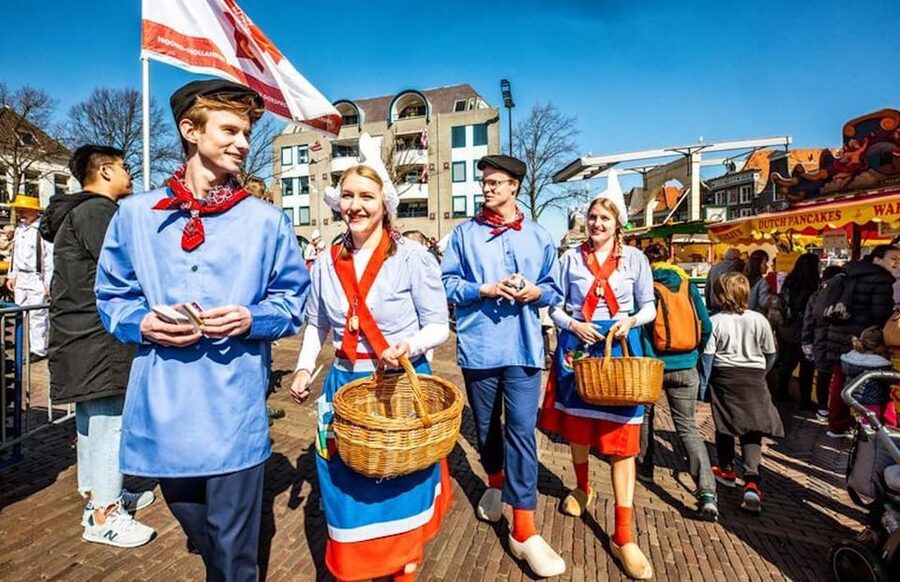 From Amsterdam; Alkmaar Cheese market & Zaanse Schans - Who should book this experience