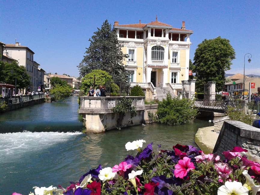From Avignon: Full Day Luberon Market & Villages - Lunch, walking, and the rhythm of the day