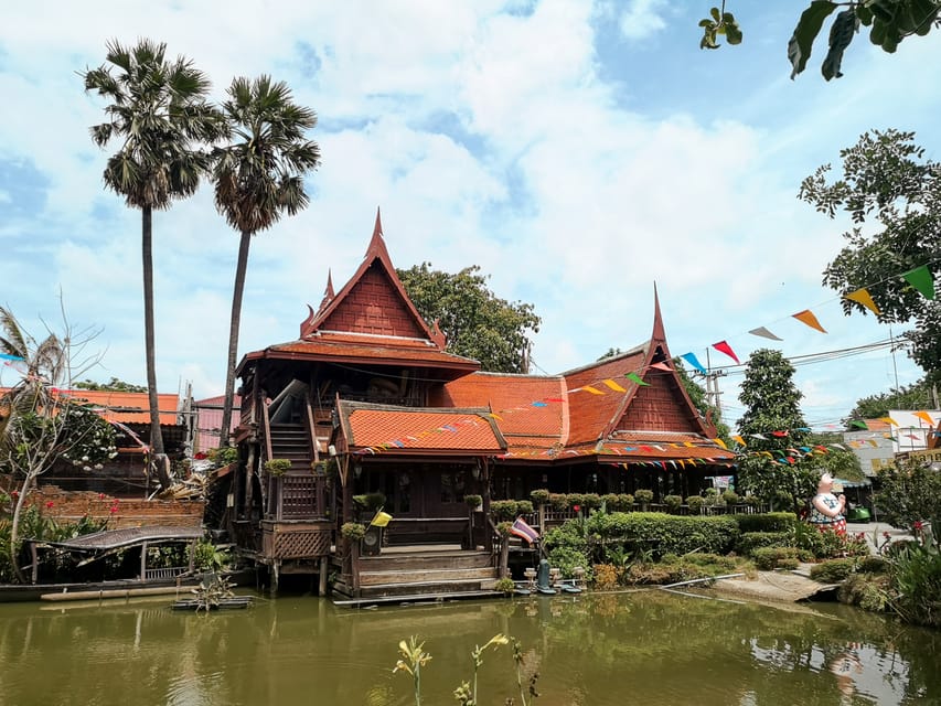 From Bangkok: Ayutthaya & Ayothaya Floating Market Day Trip - How the guides shape the day
