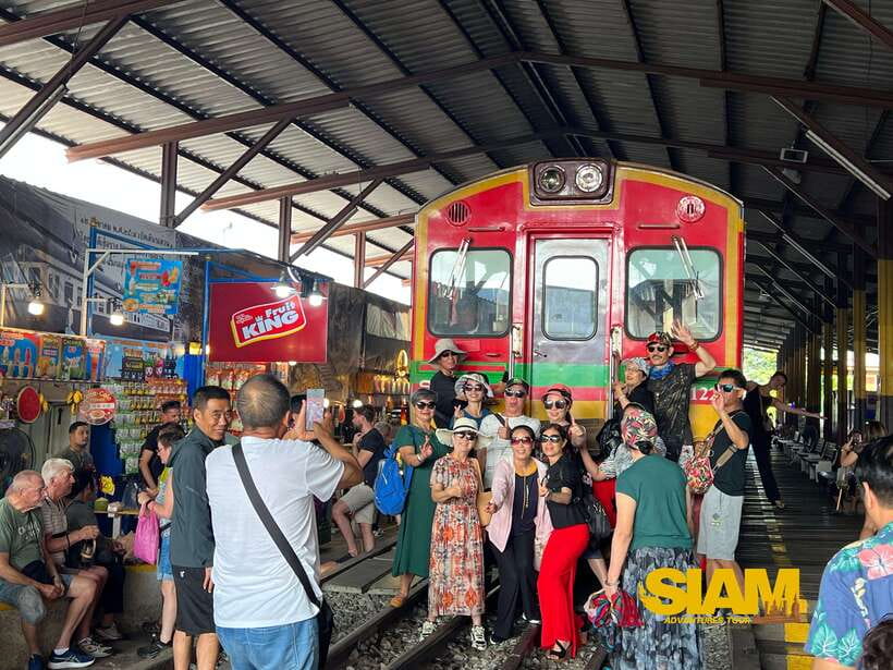 From Bangkok:Damnoen Floating Market and Railway Market Tour - Why the train market is the main event