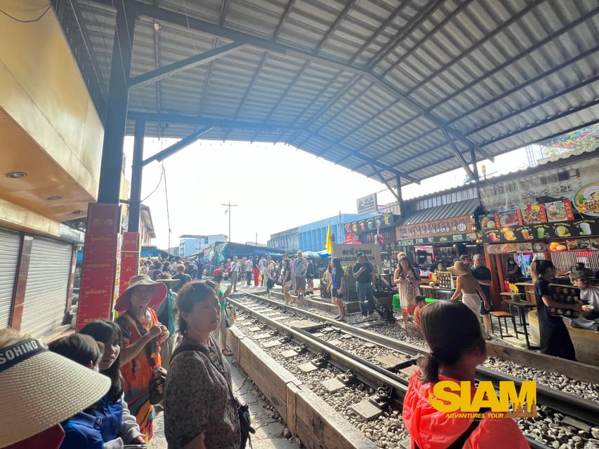 From Bangkok:Damnoen Floating Market and Railway Market Tour - Guide quality can change the whole day