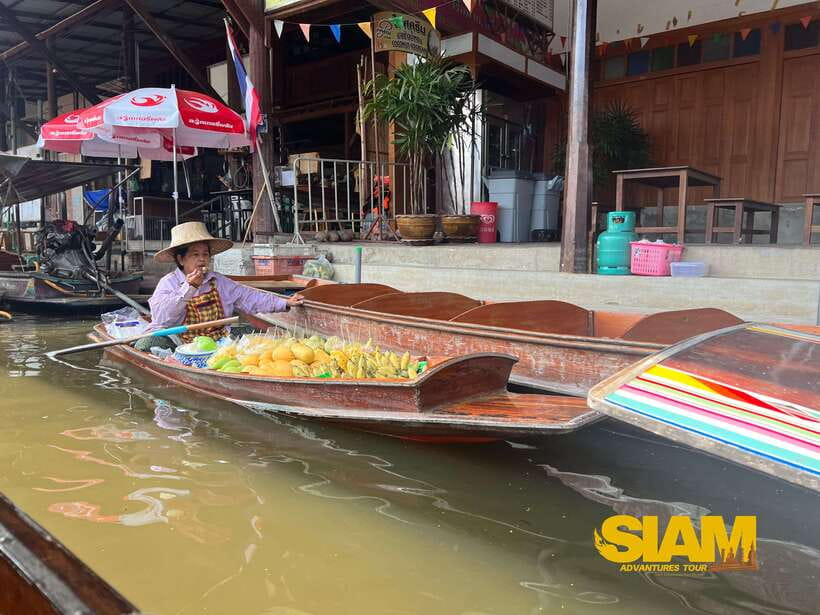 From Bangkok:Damnoen Floating Market and Railway Market Tour - Shared or private: which version fits you?