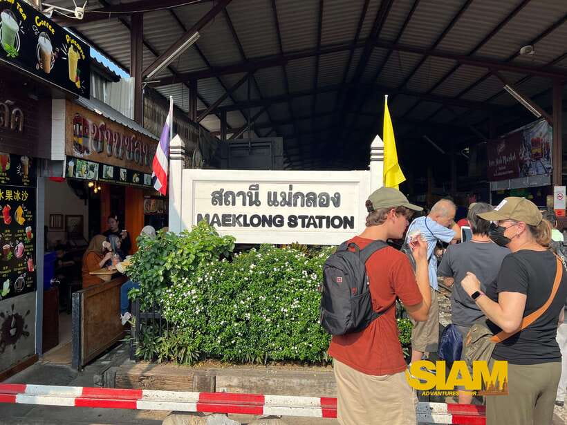 From Bangkok:Damnoen Floating Market and Railway Market Tour - The 90-minute ride from central Bangkok