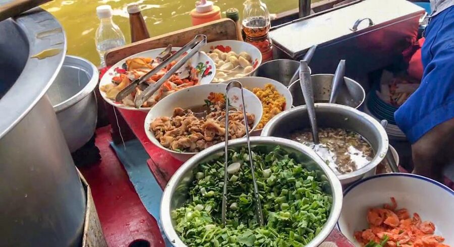 From Bangkok: Damnoen Saduak & Train Market Tour in Spanish - Maeklong Railway Market and the 11:10 train