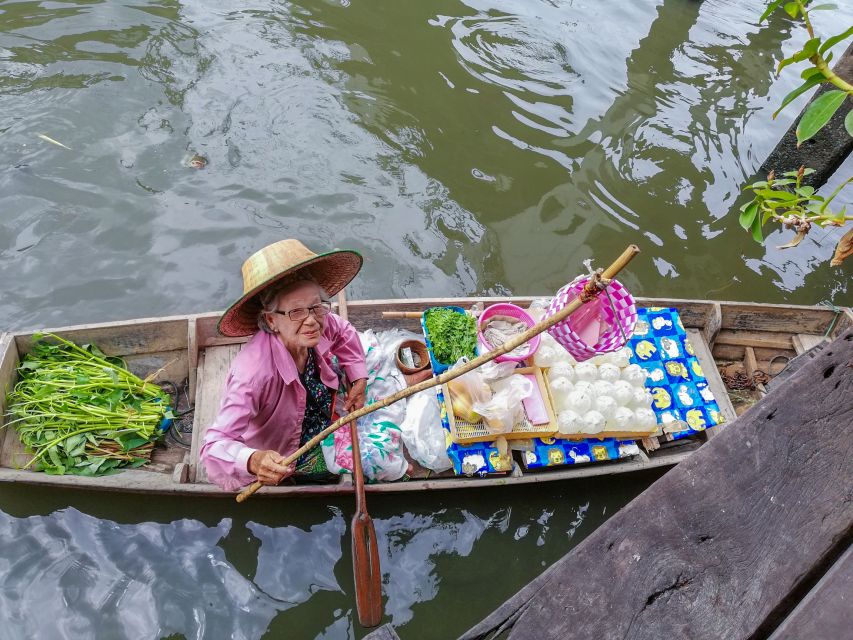 From Bangkok: Damnoen Saduak & Train Market Tour in Spanish - Shared tour or private booking?