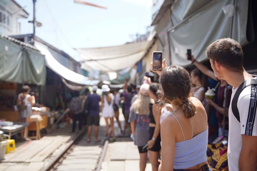 From Bangkok: Floating Market and Ayutthaya Guided Day Tour - Coconut sugar in a traditional Thai house