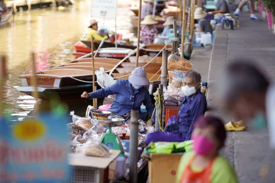 From Bangkok: Floating Market and Ayutthaya Guided Day Tour - Wat Phra Sri Sanphet and the royal temple ruins