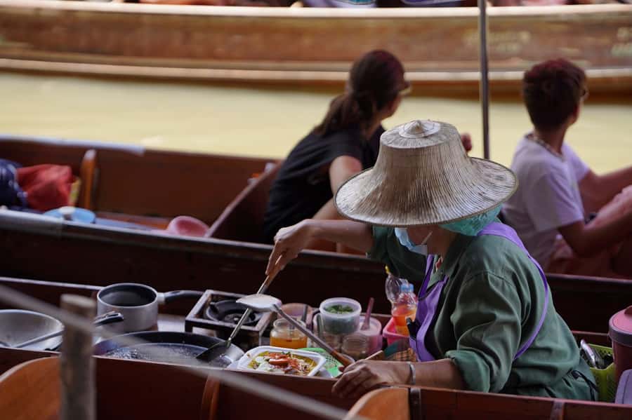 From Bangkok: Floating Market and Ayutthaya Guided Day Tour - Wat Mahathat and the Buddha among the roots