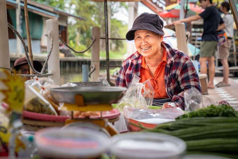 From Bangkok: Railway & Damnoen Saduak Floating Market Tour - What the van ride means for your day