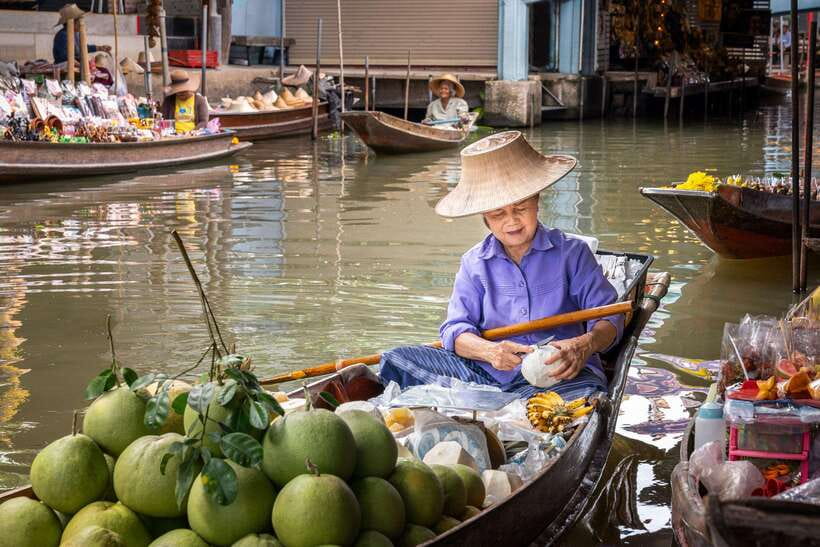 From Bangkok: Railway & Damnoen Saduak Floating Market Tour - The guide can make or break a crowded market day