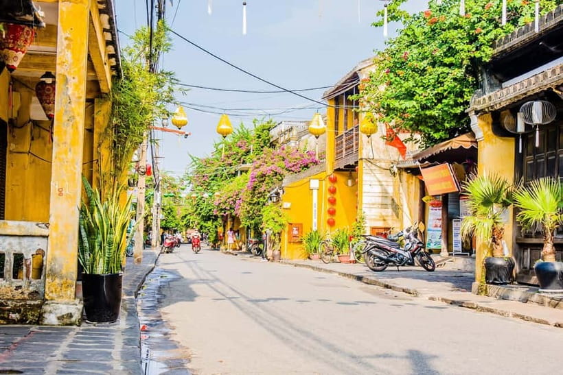 From Da Nang: Hoi An Old Town Tour, Night Market & Boat Ride - Entering Hoi An through Phuc Kien Assembly Hall