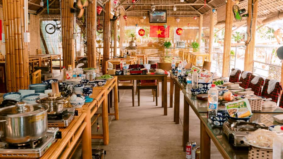 From Hoi An: Market Tour, Basket Boat Ride and Cooking Class - What makes the guides important