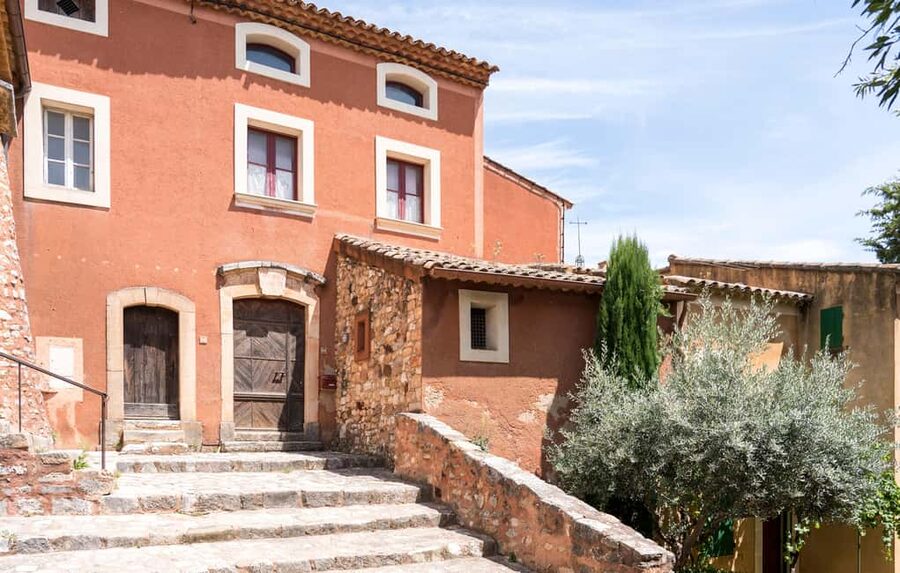 From Marseille: Luberon Market & Villages Full-Day Tour - Gordes, the first great view