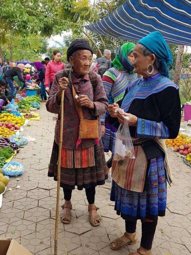 From Sapa: 1D Local Bac Ha Sunday Market Tour - Best seller - A Short Walk Through a Hmong Village