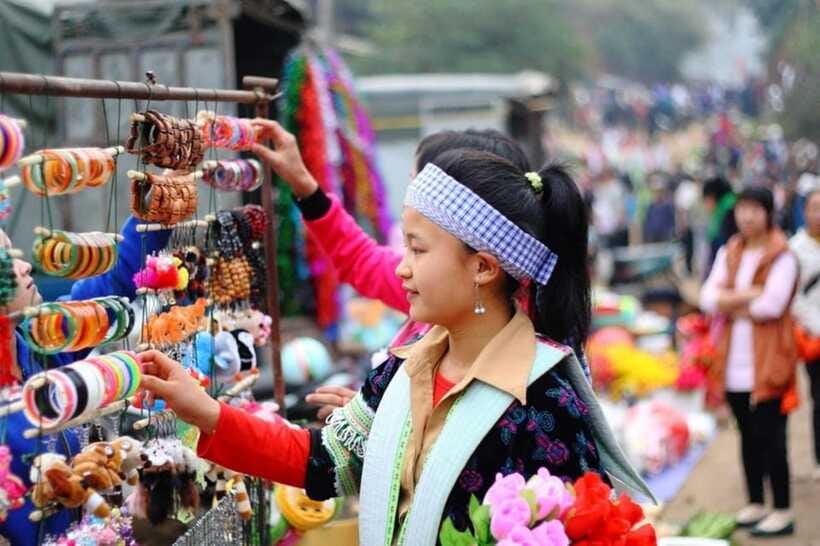 From Sapa: Bac Ha Sunday Market and Ethnic Villages Tour - Hoang A Tuong Palace adds a historical stop