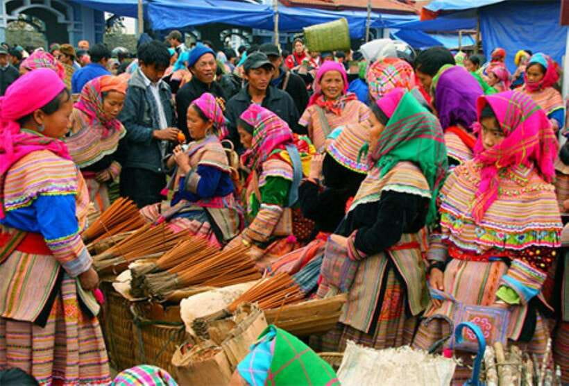 From Sapa: Bac Ha Sunday Market and Ethnic Villages Tour - The road from Sapa to Bac Ha