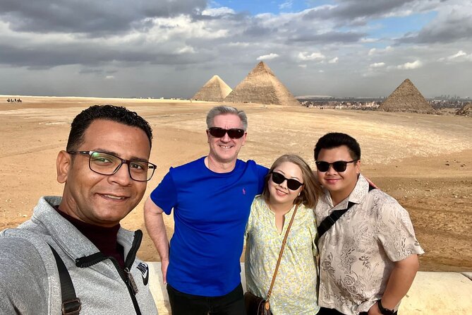 Full Day Tour Giza Pyramids, Sphinx, Egyptian Museum and Khan El Khalili Bazaar - The Nile stop: a one-hour pause downtown