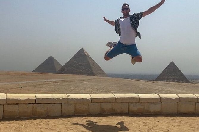 Full - Day Tour to Giza Pyramids , Cairo Museum & Bazaar Includes Lunch - The guide can make or break the day