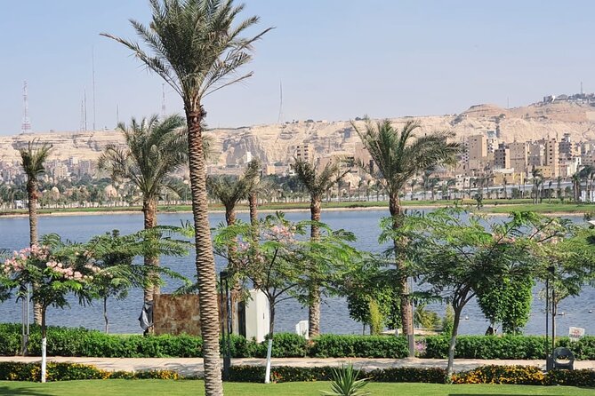 Full Day Tour to Royal Mummies, Giza pyramids, Sphinx and Bazaar - Giza brings the big visual moment