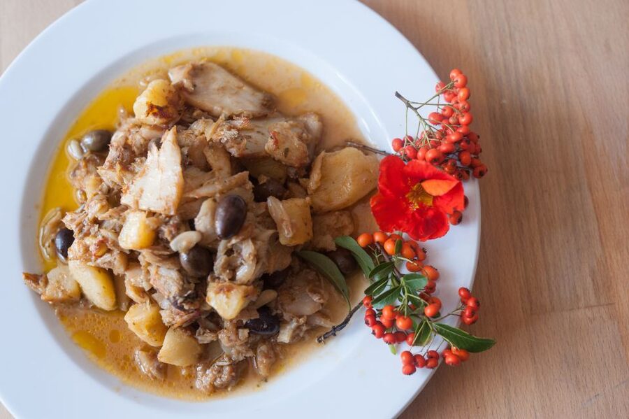 Genoa: Market & Lunch/Dinner at a Local's Home - The four-course meal at a private Italian table