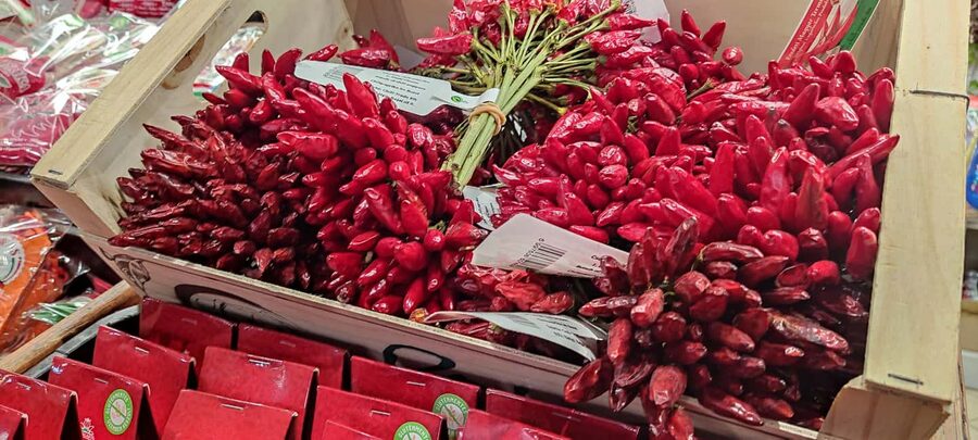German tour: Central Market Hall of Budapest with tastings - Honey, chocolate and traditional sweets