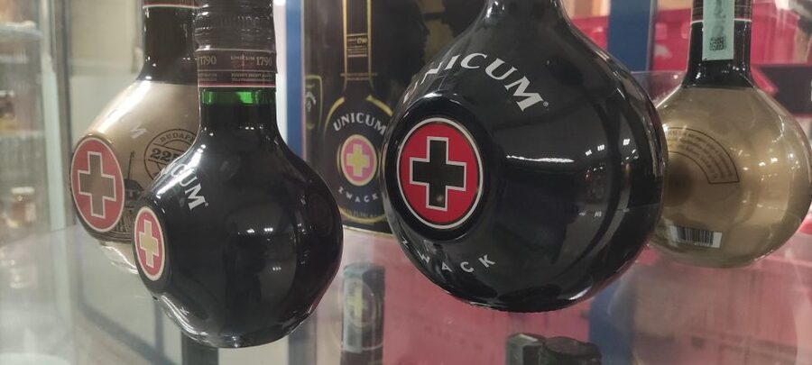 German tour in the Market Hall of Budapest with tastings - Three honeys and a taste of Hungarian sweetness