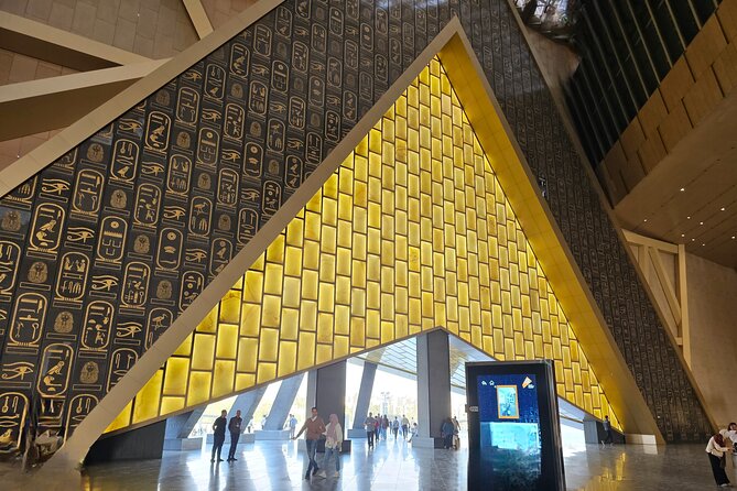 Giza Pyramids, Grand Egyptian Museum and Bazzar Market Tour - Meeting the Sphinx for one focused hour