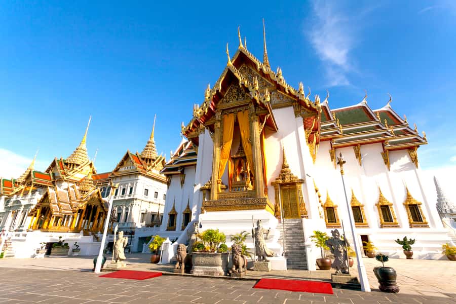 Grand Palace, Damnoen Floating Market & Maeklong Market Tour - The guides make the biggest difference
