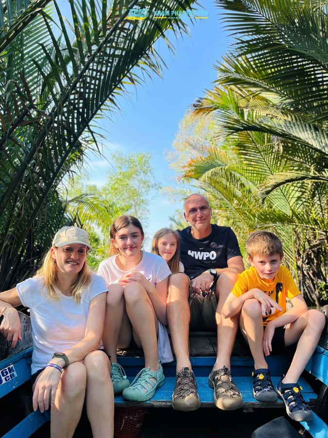 Group Tour: Floating Market, Rice Noodle, nursery vegatable - Key points at a glance