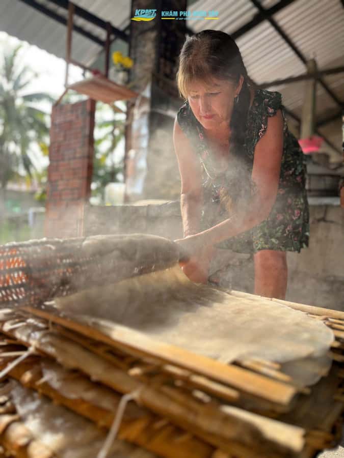 Group Tour: Floating Market, Rice Noodle, nursery vegatable - A walk through the nursery vegetable village