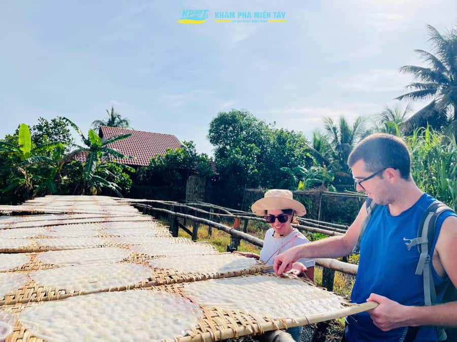 Group Tour: Floating Market, Rice Noodle, nursery vegatable - Cai Rang market by wooden boat