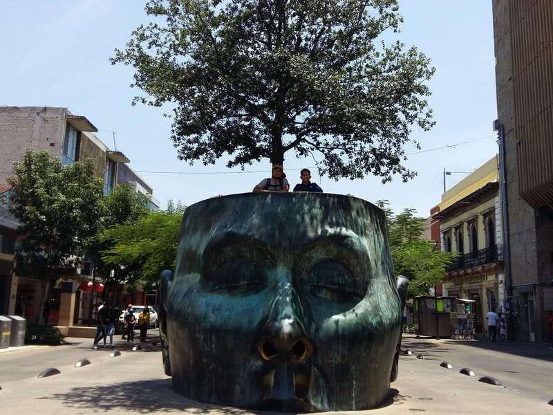 Guadalajara: Culture, Architecture, and Market Walking Tour - Finding the guide at Plaza Guadalajara