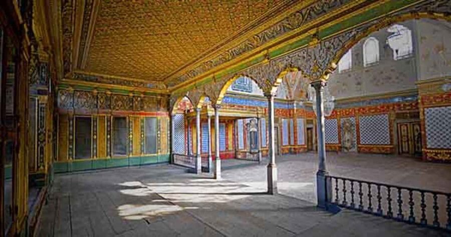 Guided Half-Day Istanbul Tour: Topkapi & Grand Bazaar - Why this half-day pairing works