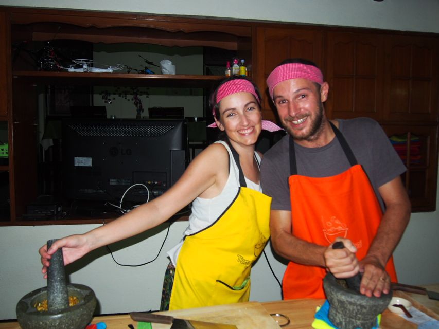 Half-Day Cooking Class with Market Tour - Choosing Pad Thai, curry, soup, or northern noodles