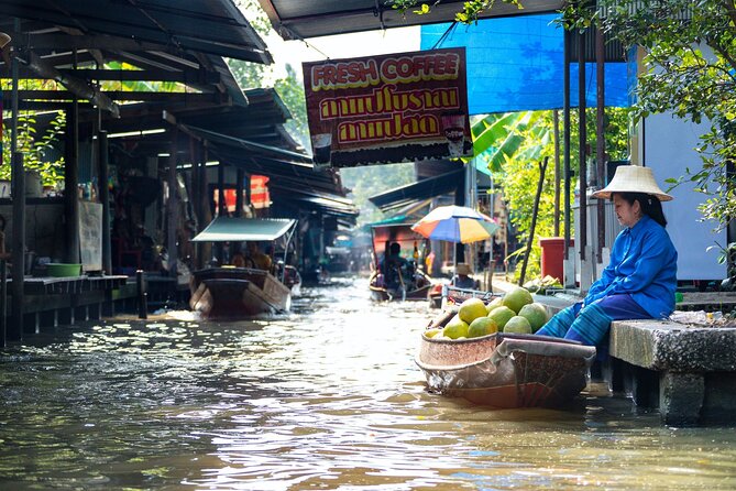 Half Day Railway Market and Damnoen saduak Floating Market tour - The 6:30 a.m. start and the road west