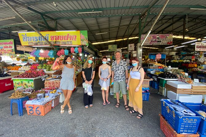 Half day Thai cooking Class + Market tour+Garden tour - Group size and teaching style