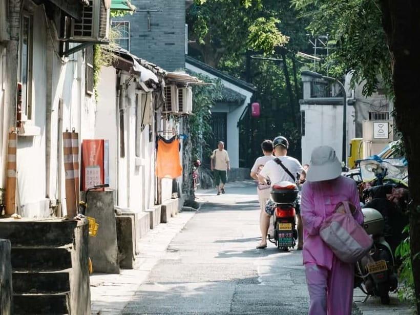 Hangzhou Insider Mini-Hike: TCM, Hill Views and Wet Market - The Hu Qing Yu Tang medicine museum and herbal tea