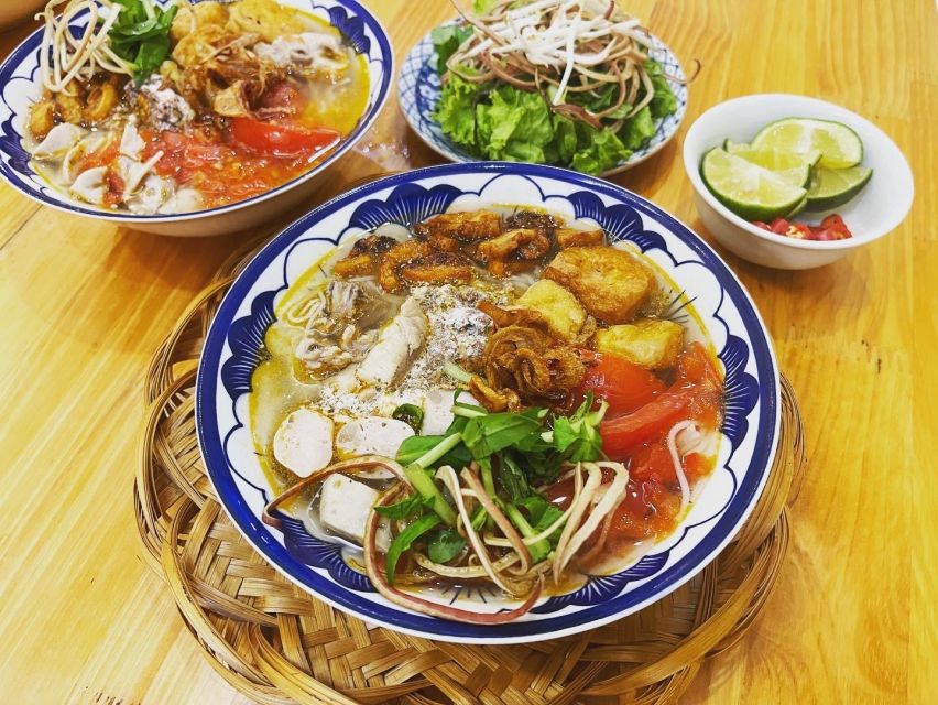 Hanoi: 5 Local Dishes Cooking Class with Meal & Market Visit - The market visit: a short lesson in Vietnamese ingredients