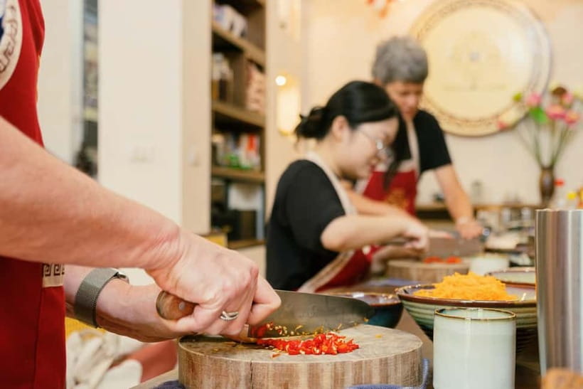 Hanoi Cooking Class: Market Tour, Free Recipe & Beverages - A peaceful villa meal after the cooking