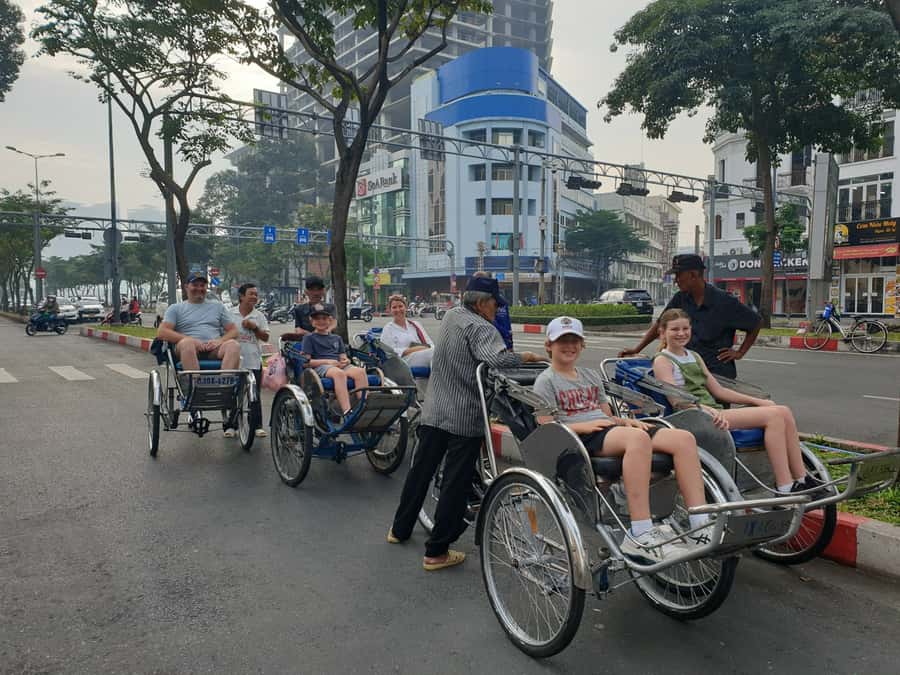 Ho Chi Minh: Authentic Market Cyclo Tour without Tour guide - What the driver does, and what the guide does not do