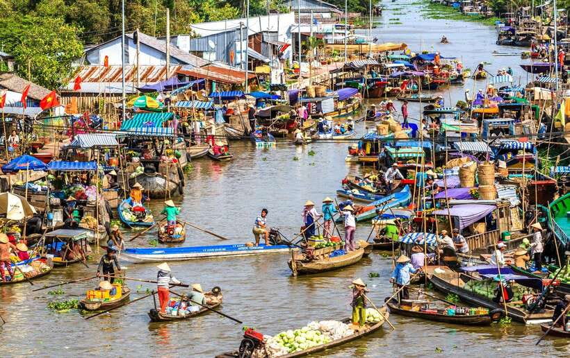Ho Chi Minh City: Cai Rang Floating Market in Can Tho Tour - Breakfast on a moving boat