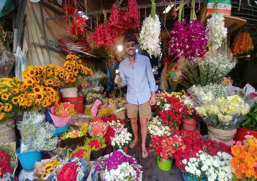 Ho Chi Minh City: Saigon Morning Markets Tour by Motorbike - Flowers, lanterns, and color before the heat