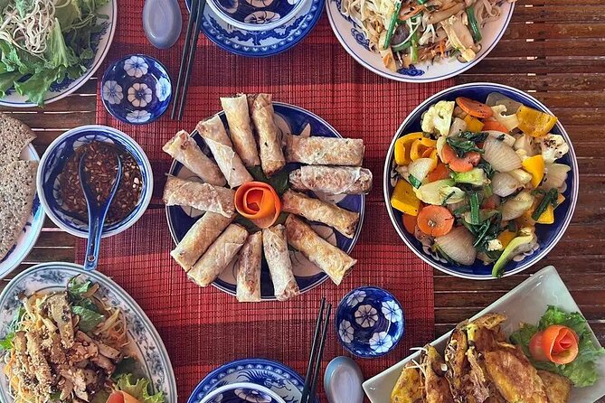 Hoi An Ancient Town Walking Street Food Tours with Night Market - Walking Hoi An Ancient Town for local food