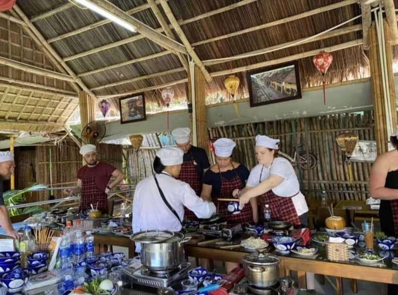 Hoi An : Cooking Class, Market Tour, and Basket Boat Ride - Learning to paddle a round bamboo boat