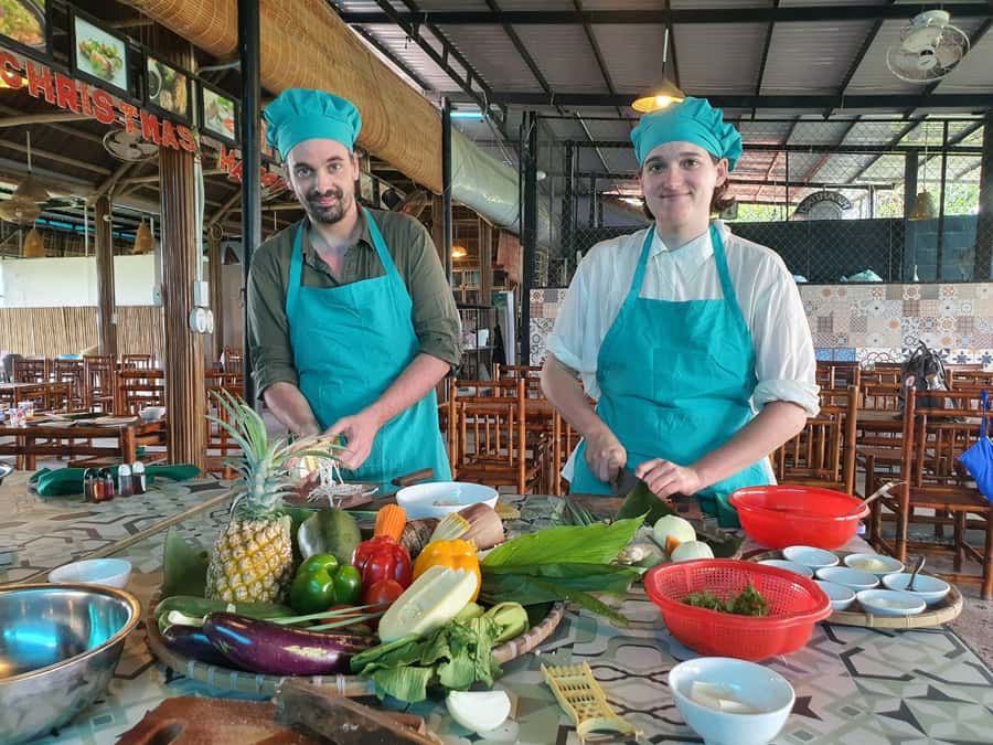 Hoi An Cooking Class With Market and Bamboo Basket Boat Tour - The local market with Hung