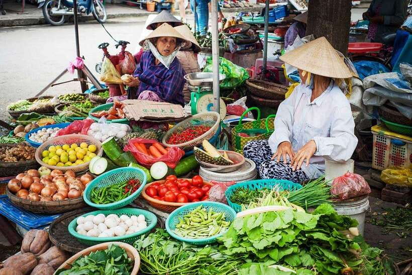 Hoi An: Eco Cooking Class with Market Trip and Basket Boat - Buying ingredients at a local market