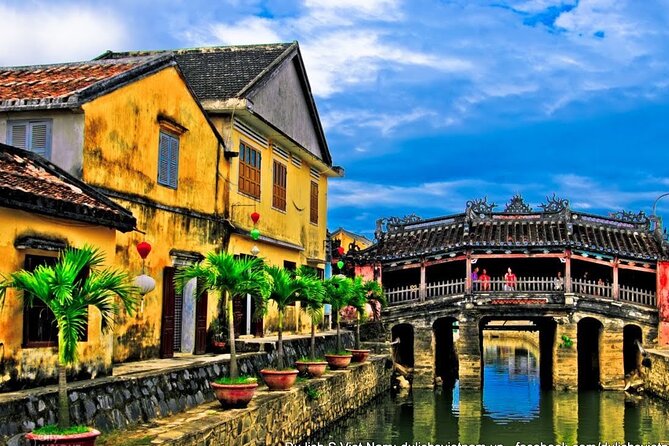Hoi An Night Market - Ancient Town street food tours by Night - Cao lau, pork, and the taste of central Vietnam