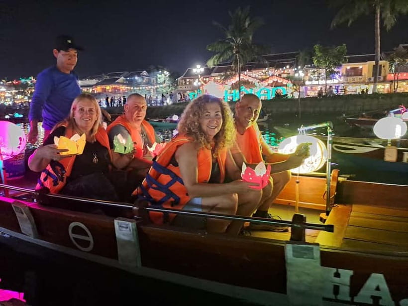 Hoi An Street Food, night market and lantern boat ride - Starting at the market and meeting local food makers
