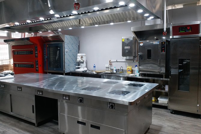Hong Kong Market Walking Tour & Chinese Cooking Class - Reading Hong Kong through its wet market