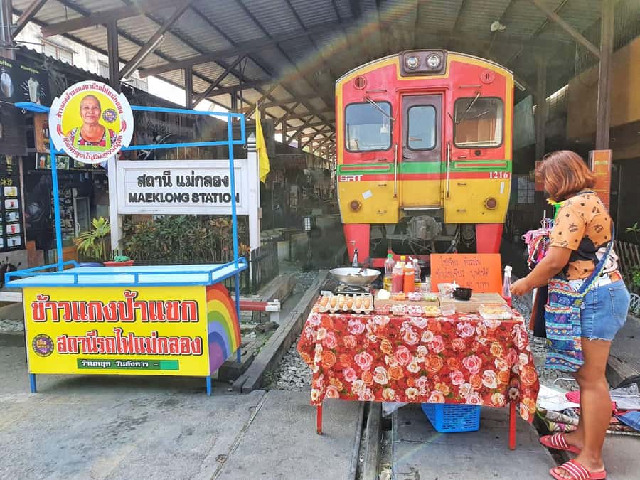 Hua Hin: Maeklong Railway & Amphawa Floating Markets Tour - What the Maeklong stop means beyond the photograph